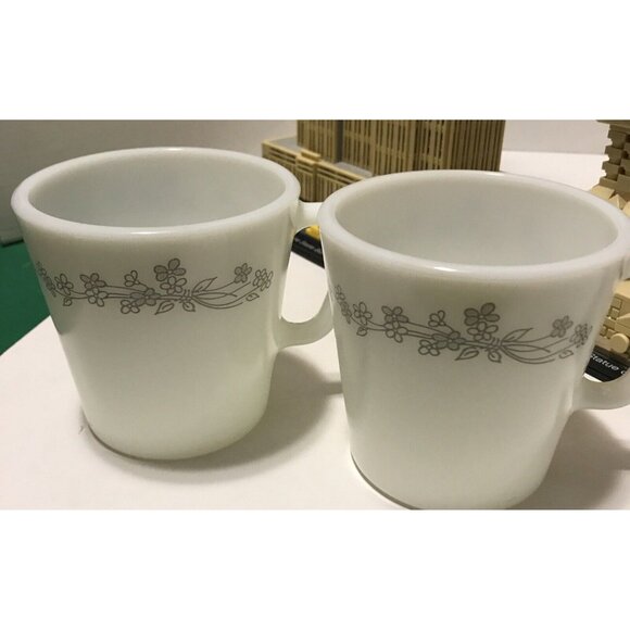 HTF Vintage Pyrex Mugs "Ribbon Bouquet" Pattern Classic Milk Glass VGC x 2 - Picture 5 of 7